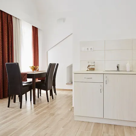 Astoria 3*